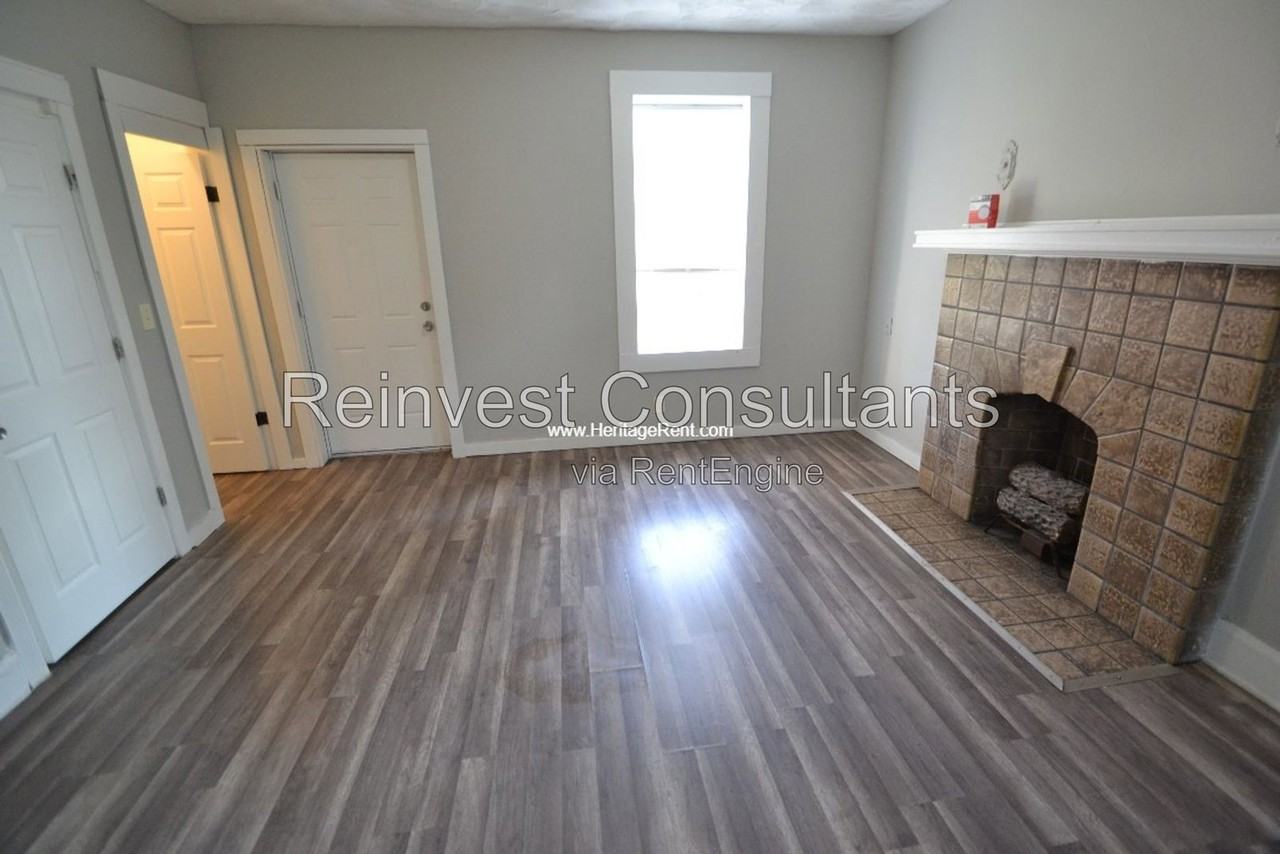 987 Cleveland Ave #2 - Photo 3 of 8