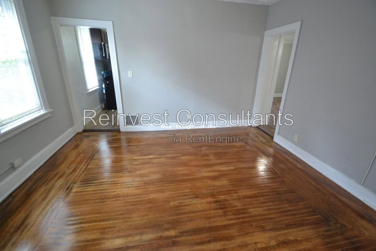 987 Cleveland Ave #2 - Photo 4 of 8