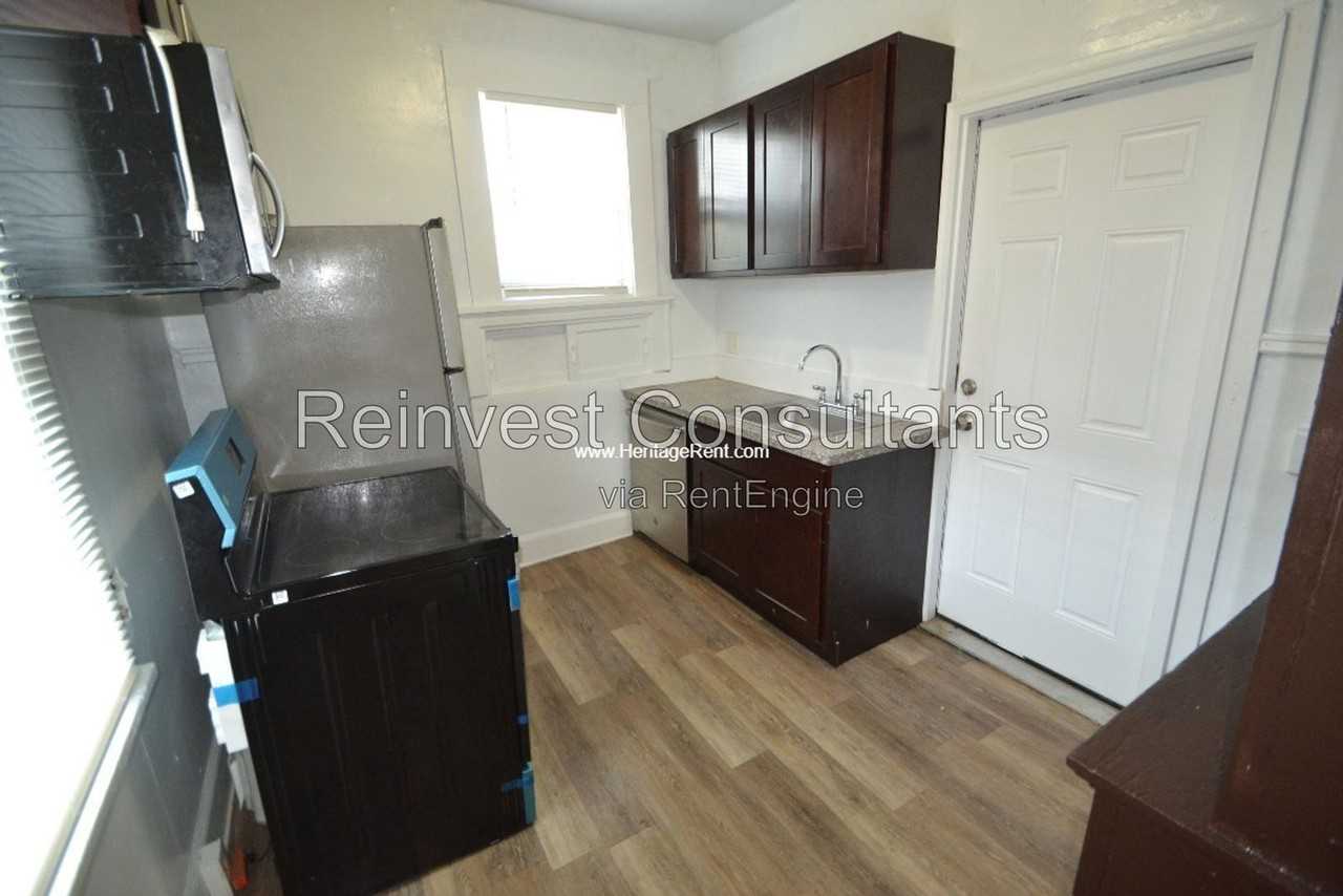 987 Cleveland Ave #2 - Photo 5 of 8