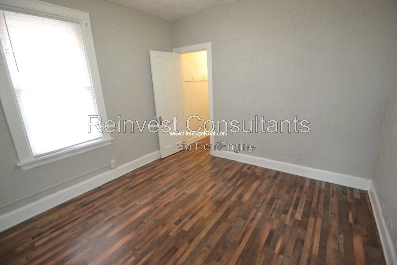 987 Cleveland Ave #2 - Photo 6 of 8
