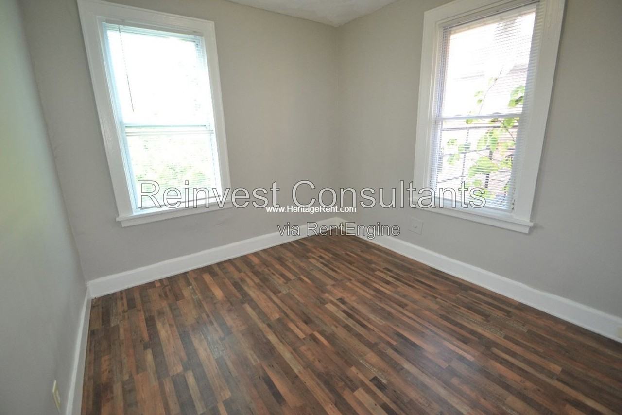 987 Cleveland Ave #2 - Photo 7 of 8