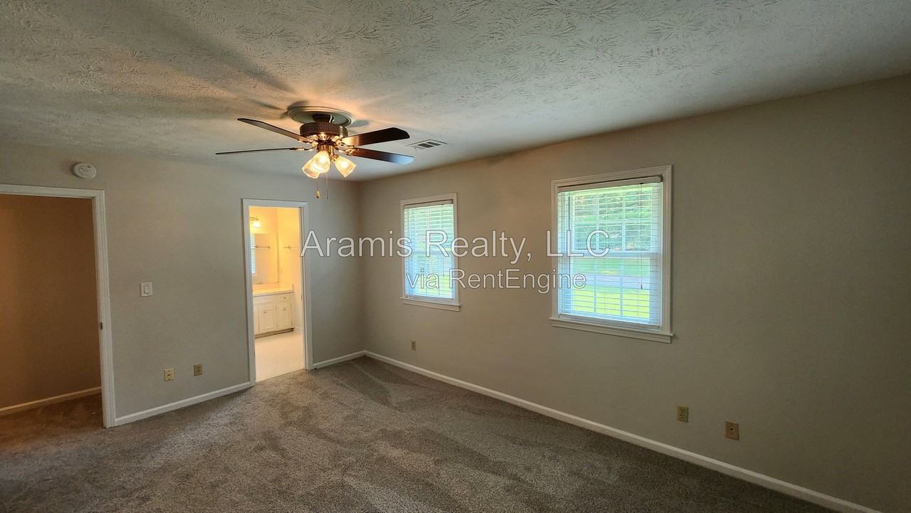 829 Bradford Ct Sw - Photo 6 of 17