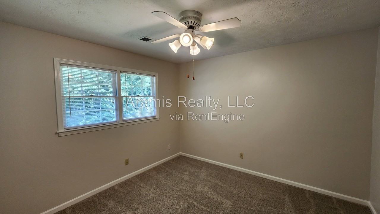 829 Bradford Ct Sw - Photo 7 of 17