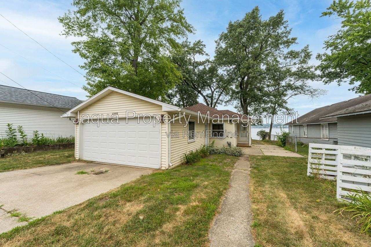 1209 Lakeview Dr - Photo 2 of 22