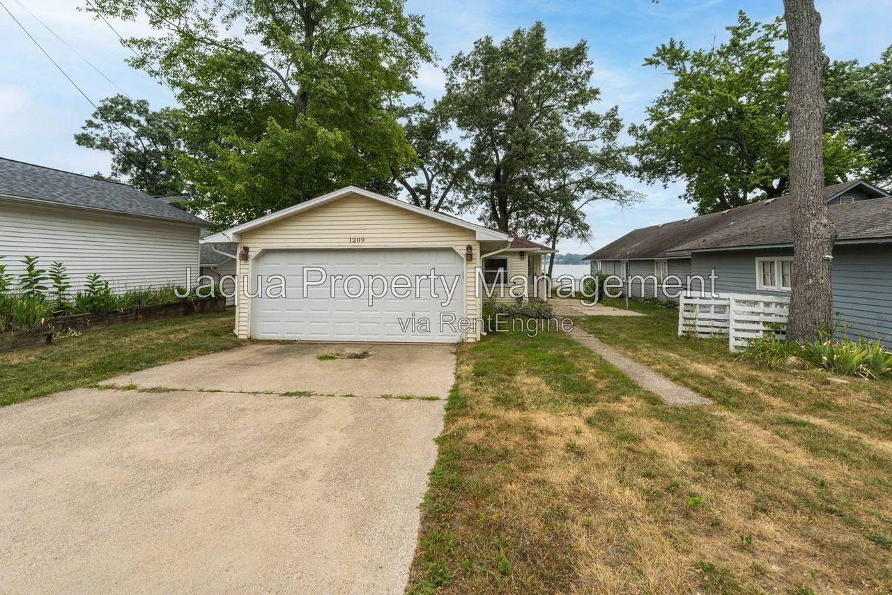 1209 Lakeview Dr - Photo 3 of 22