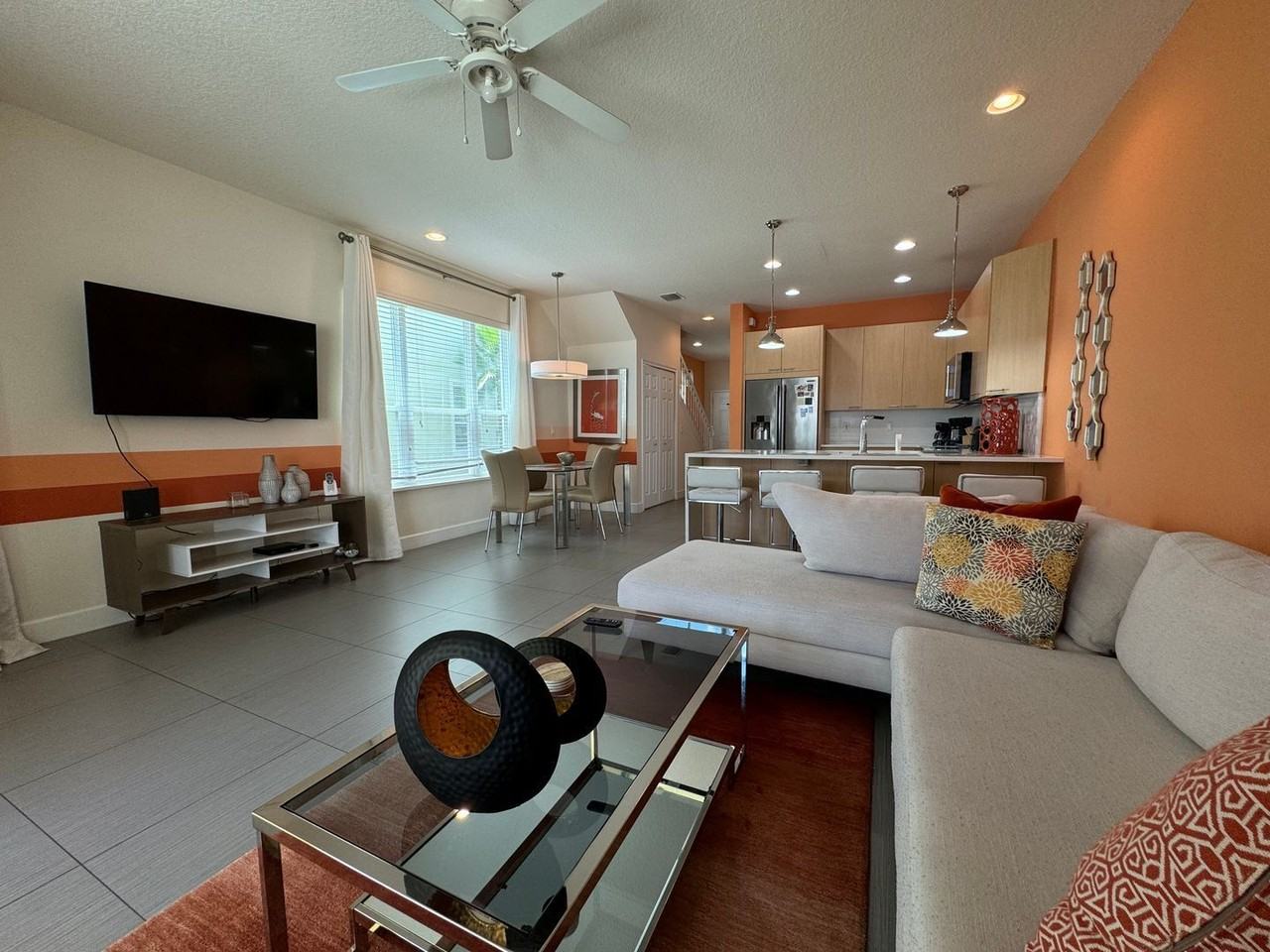 1641 Retreat Cir - Photo 3 of 29
