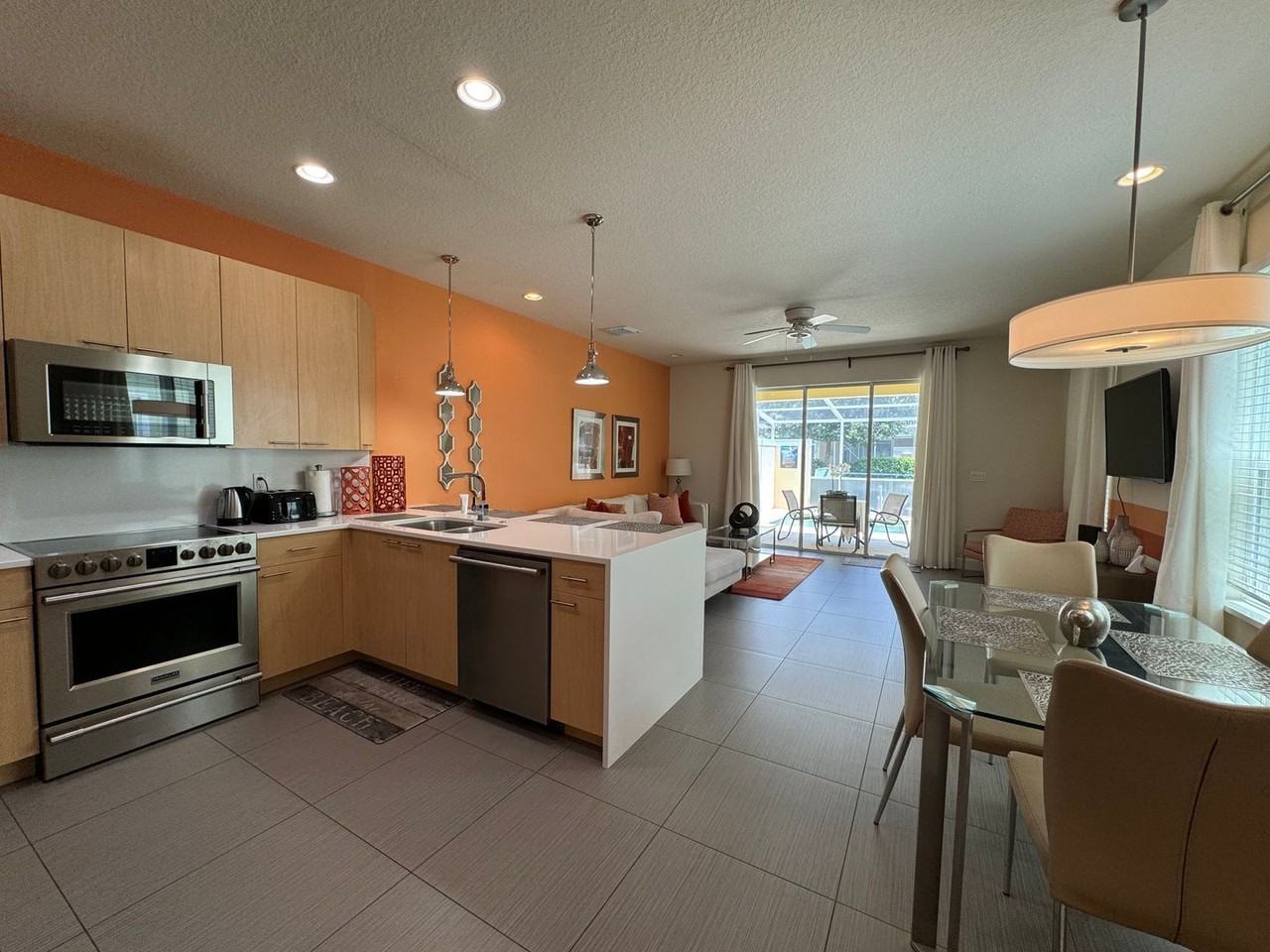 1641 Retreat Cir - Photo 5 of 29