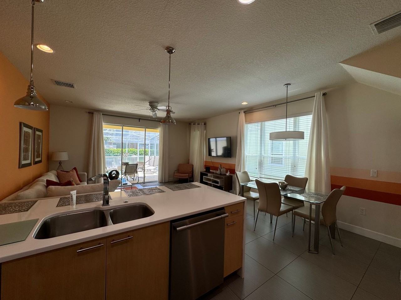 1641 Retreat Cir - Photo 7 of 29