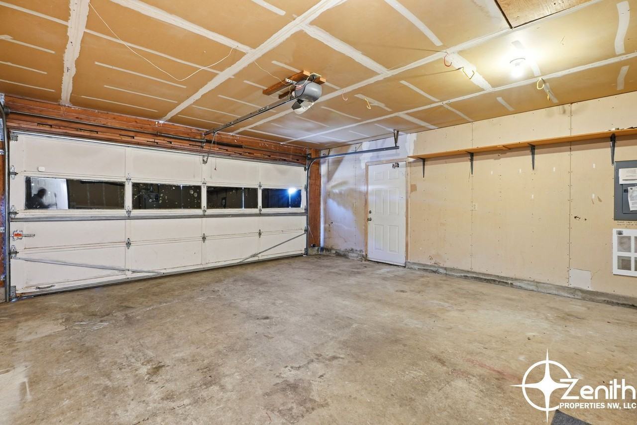 17403 Ne 3rd St - Photo 6 of 32
