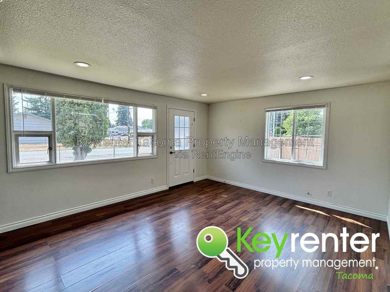 11916 Alaska St S - Photo 3 of 17