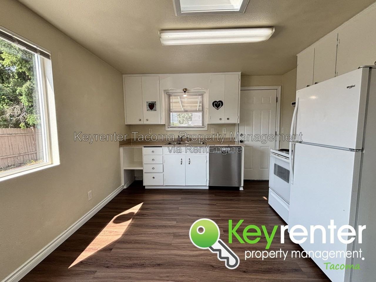 11916 Alaska St S - Photo 4 of 17
