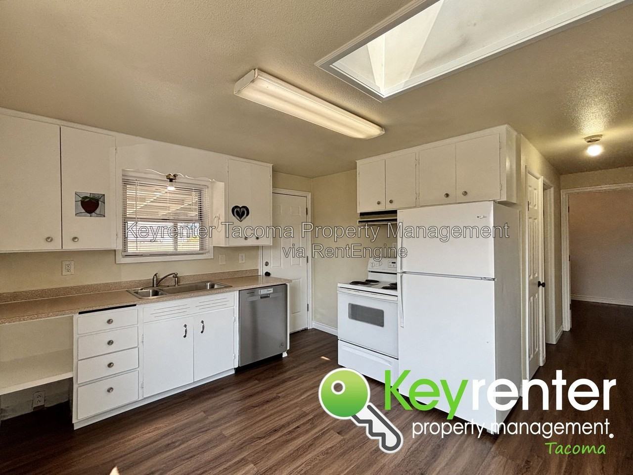 11916 Alaska St S - Photo 5 of 17