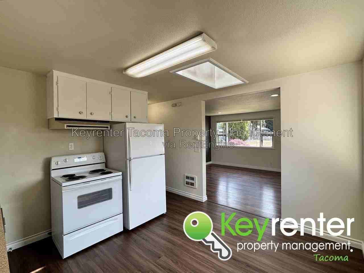 11916 Alaska St S - Photo 6 of 17