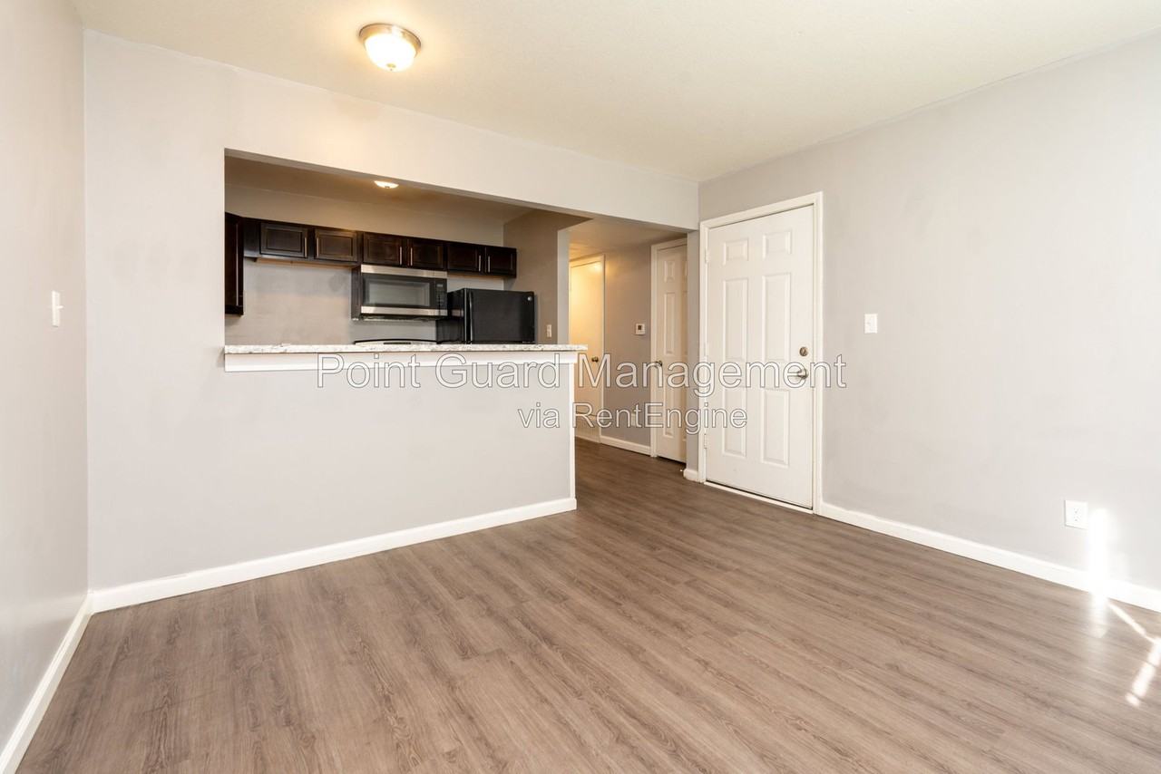 2110 E 16th St N #101 - Photo 3 of 19
