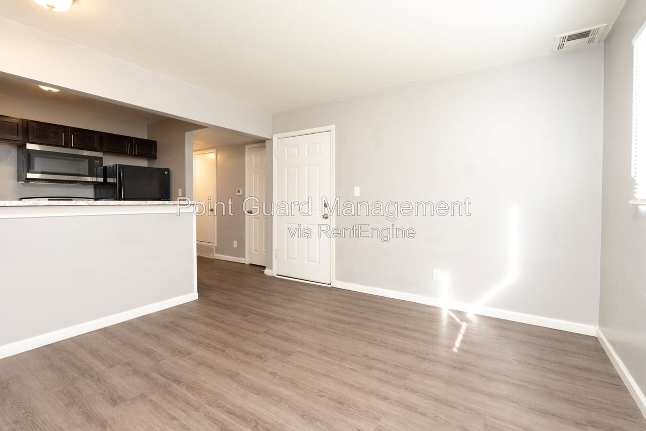 2110 E 16th St N #101 - Photo 4 of 19