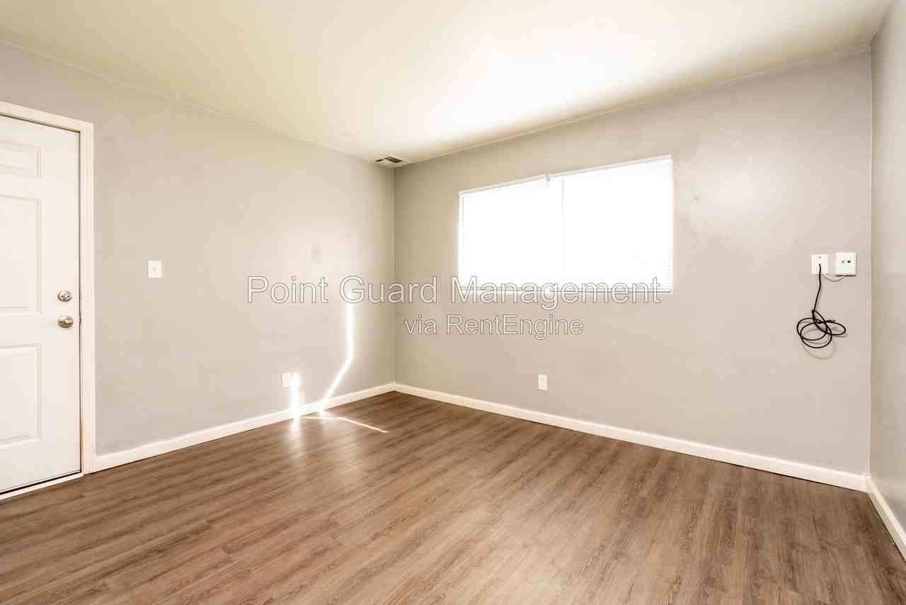 2110 E 16th St N #101 - Photo 5 of 19