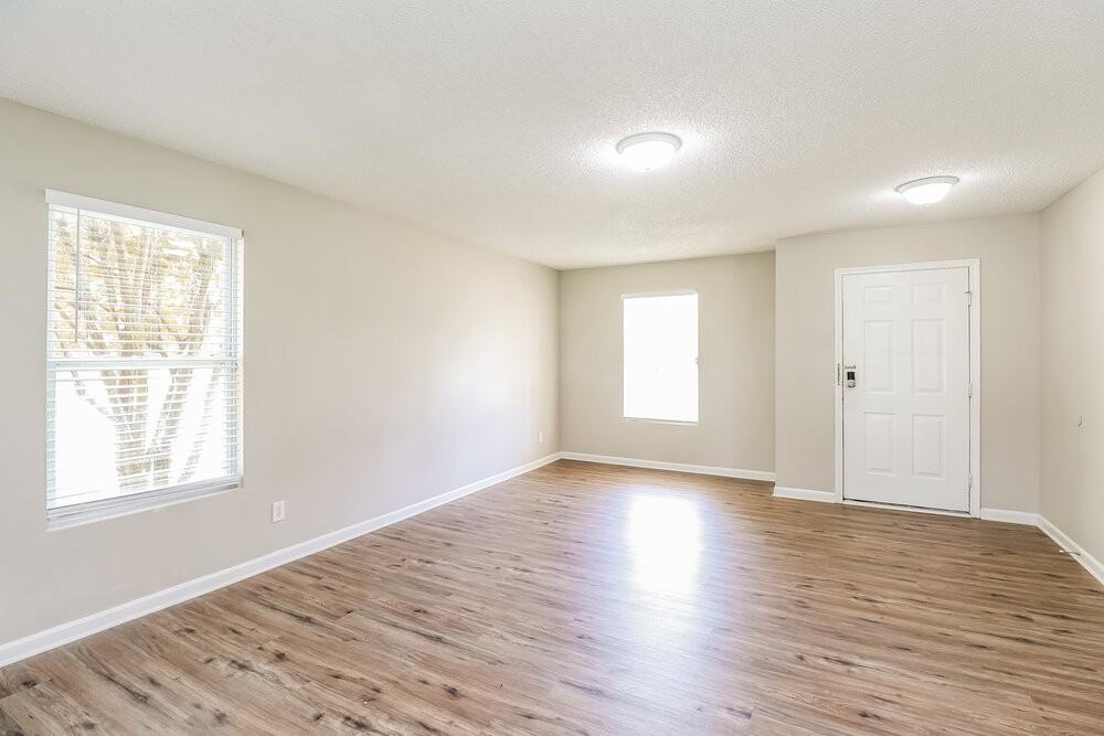 4490 Saint Catherines Ct - Photo 5 of 17