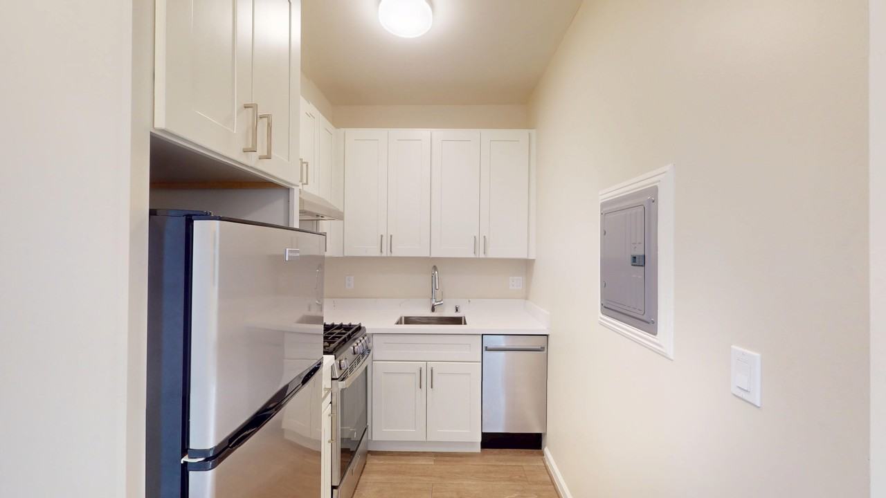 100 Broderick Street - Photo 3 of 17