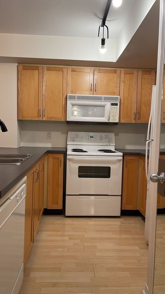 208 Niagara St - Photo 3 of 15