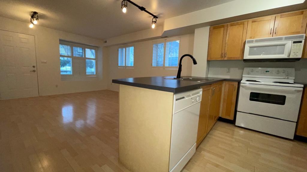 208 Niagara St - Photo 5 of 15