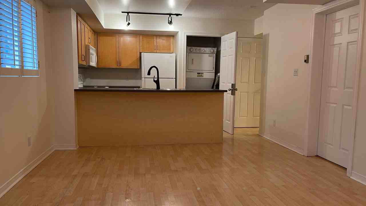 208 Niagara St - Photo 7 of 15
