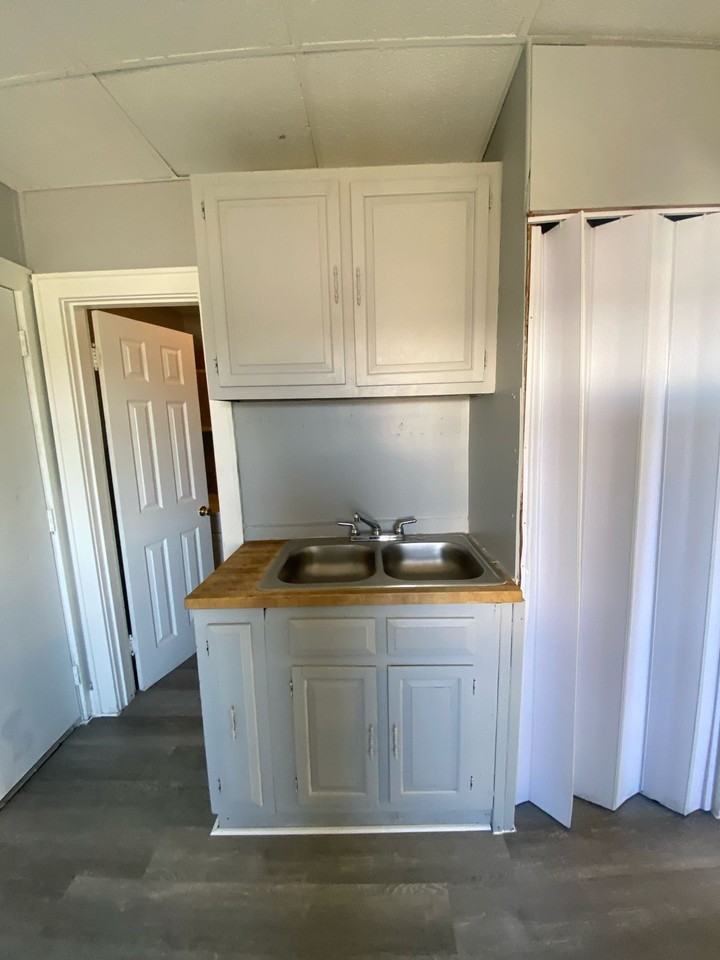 3834 Glenway Ave - Photo 4 of 16
