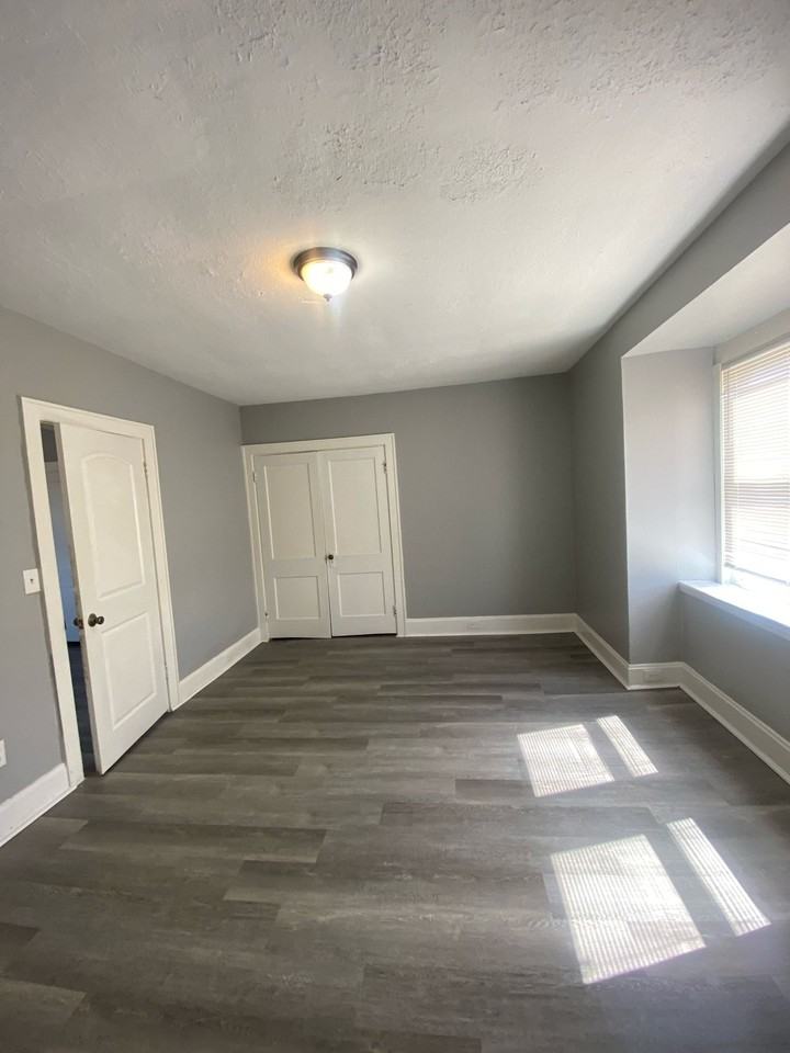 3834 Glenway Ave - Photo 5 of 16