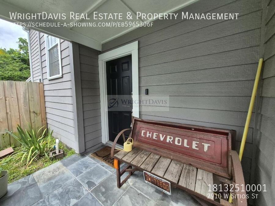 2910 W Sitios St - Photo 6 of 39