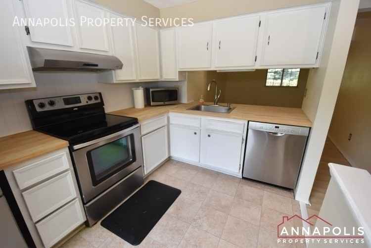 7660 Fairbanks Ct - Photo 4 of 18