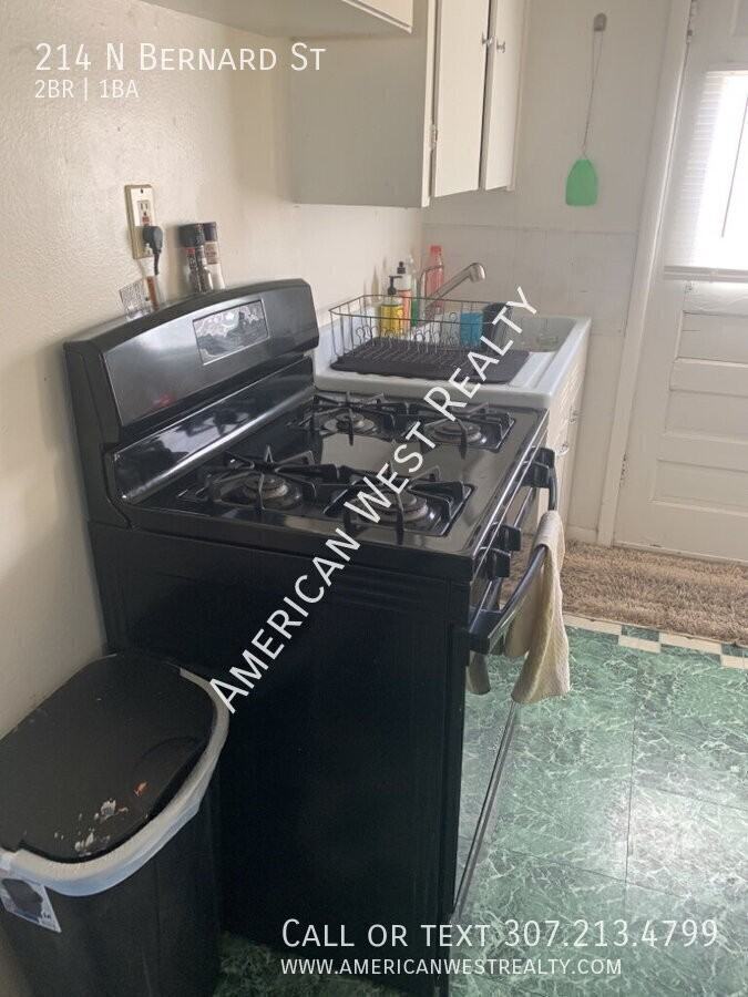 214 N Bernard St - Photo 5 of 7