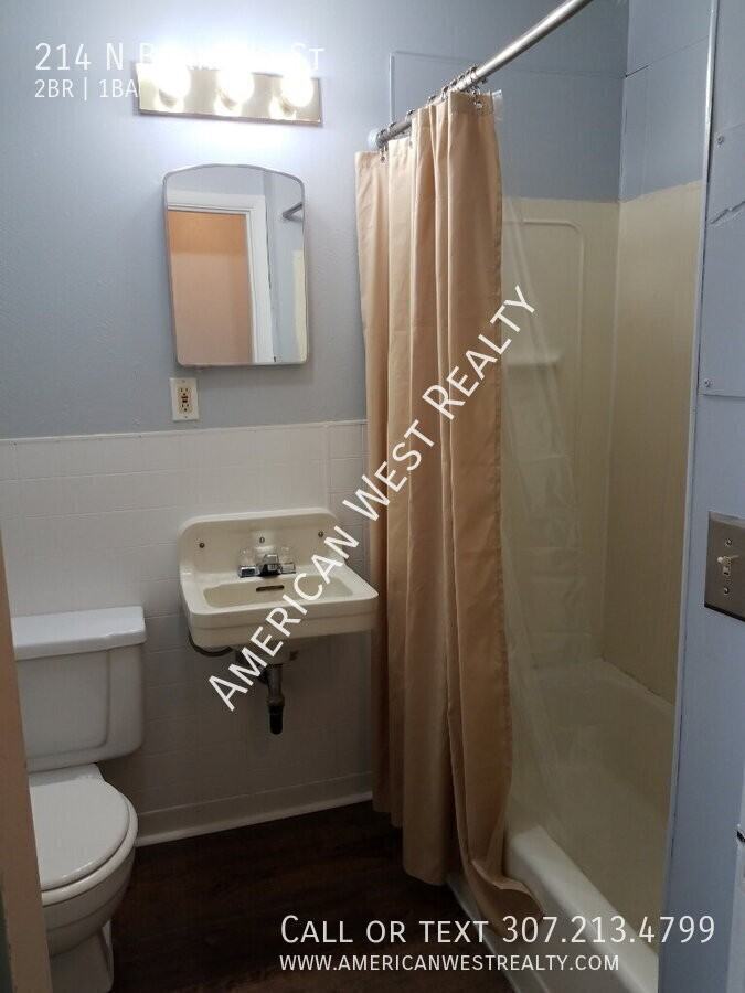 214 N Bernard St - Photo 6 of 7