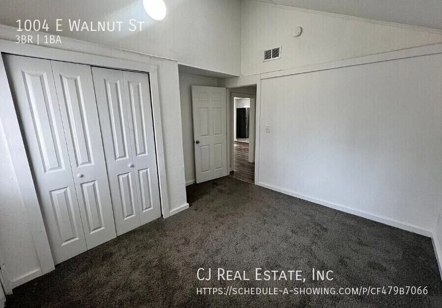 1004 E Walnut St - Photo 5 of 7