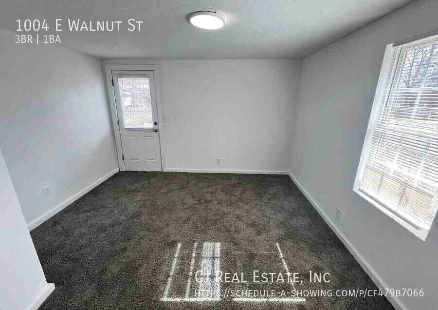 1004 E Walnut St - Photo 6 of 7