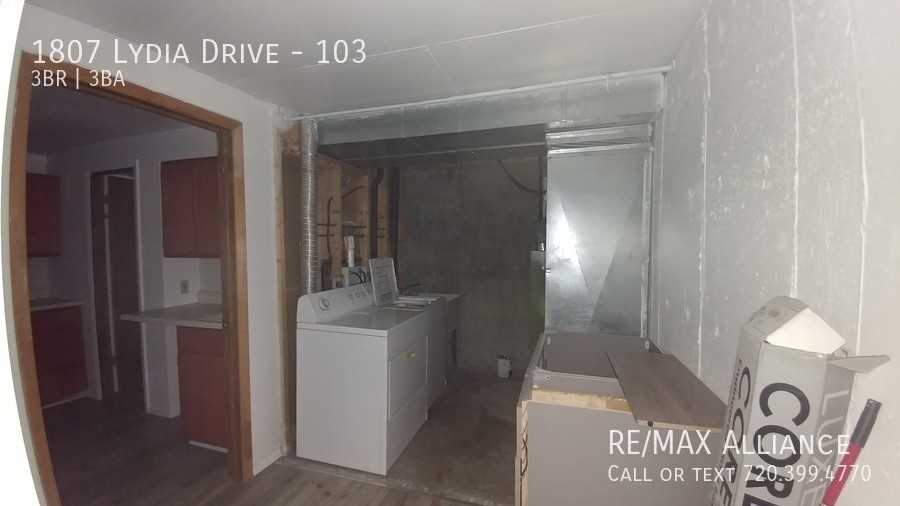 1807 Lydia Dr #103 - Photo 5 of 14