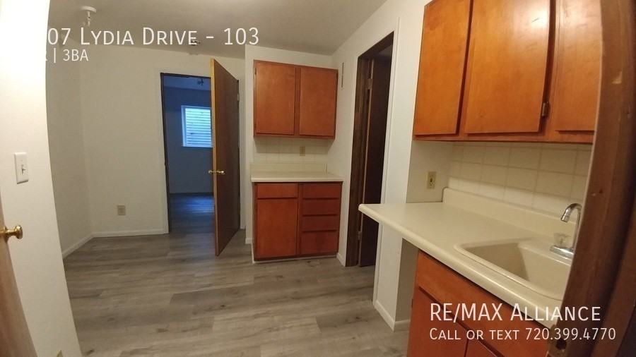 1807 Lydia Dr #103 - Photo 6 of 14