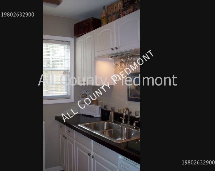 1544 Pecan Ave - Photo 3 of 9