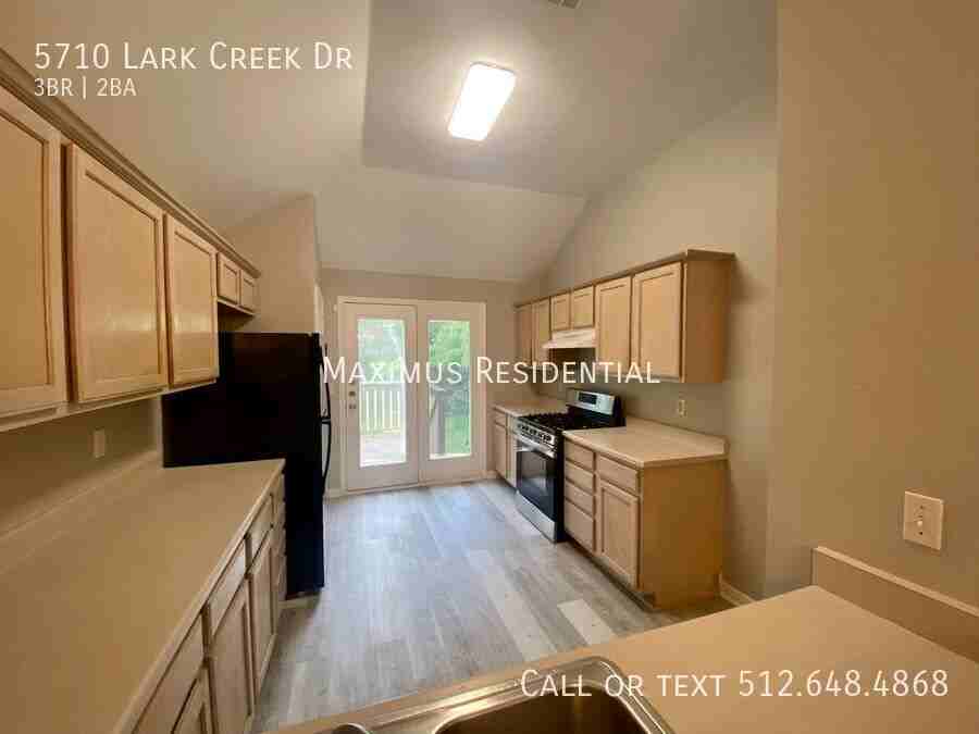 5710 Lark Creek Dr - Photo 5 of 18