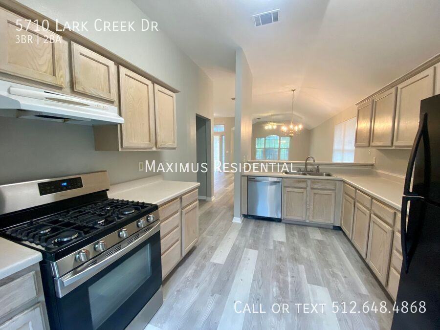 5710 Lark Creek Dr - Photo 6 of 18