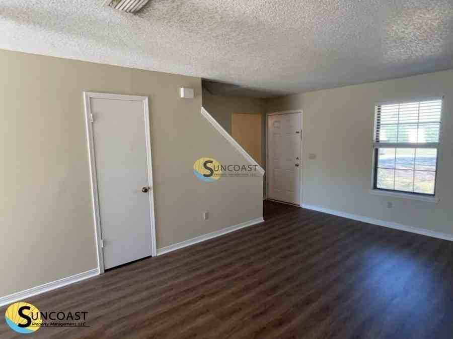 8702 Bandera Cir S - Photo 3 of 29