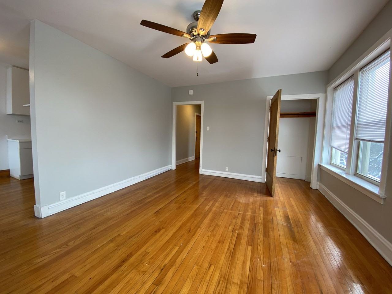 1064 W Cornelia Ave #1064-2 - Photo 4 of 10