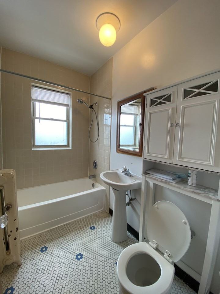 1064 W Cornelia Ave #1064-2 - Photo 5 of 10