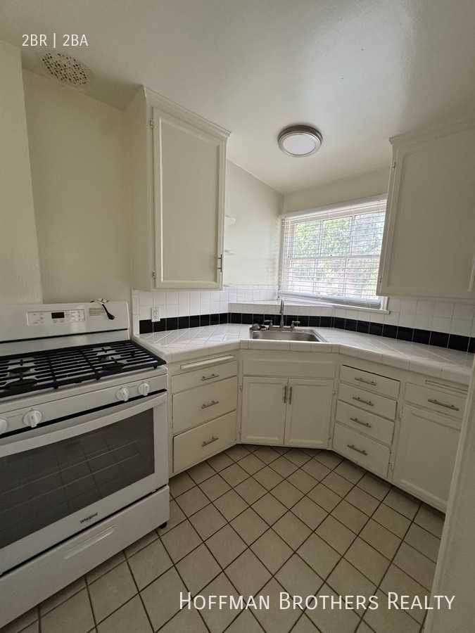 5959 Cahuenga Blvd #D - Photo 2 of 10