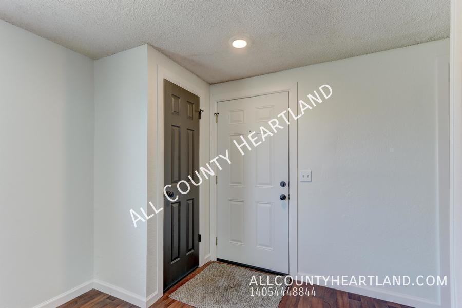 2121 Meench Dr - Photo 3 of 24