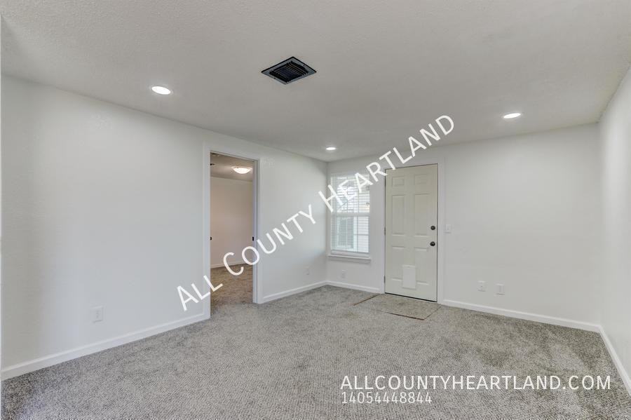 2121 Meench Dr - Photo 5 of 24