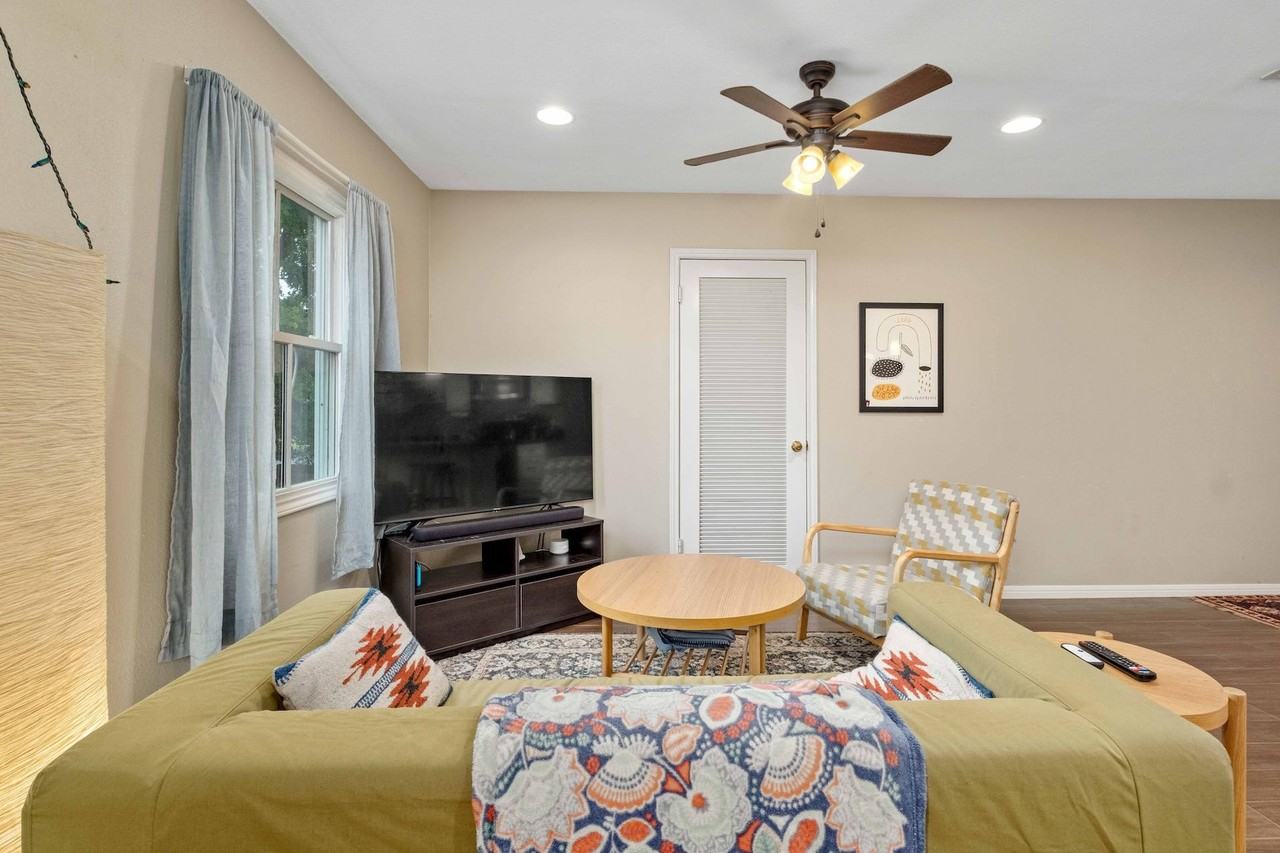 3822 Ridgelea Dr #B - Photo 4 of 14