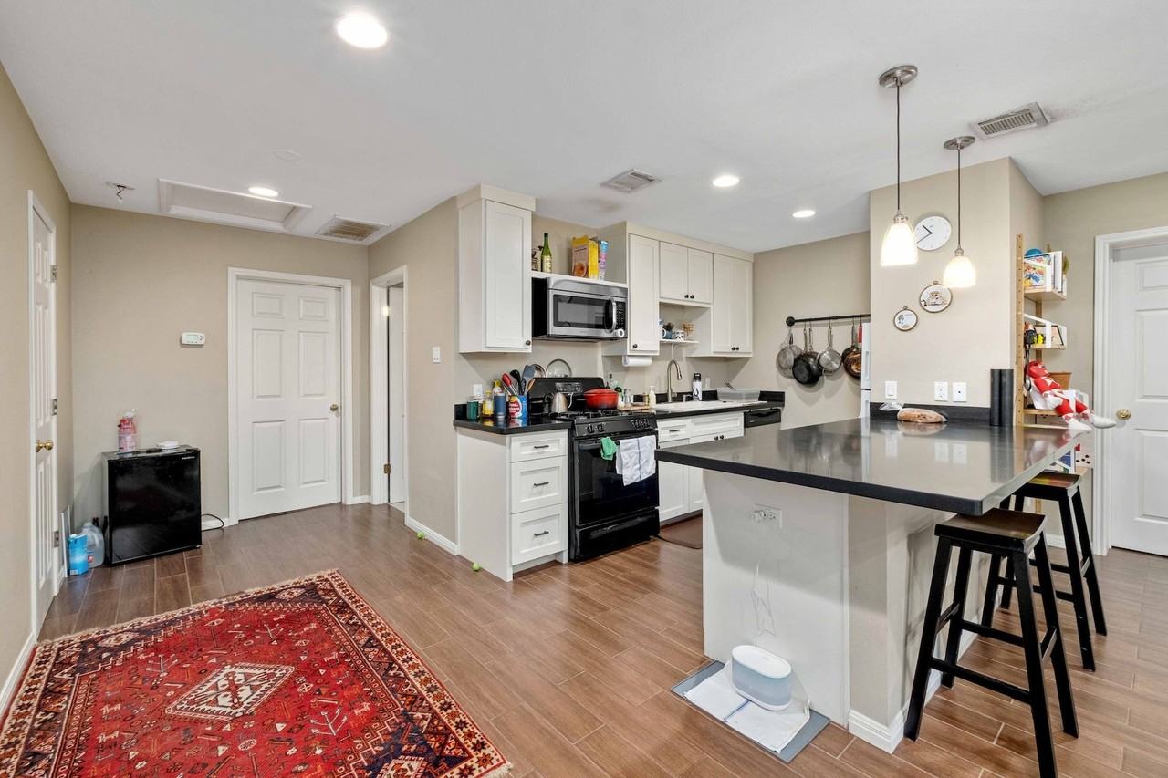 3822 Ridgelea Dr #B - Photo 5 of 14