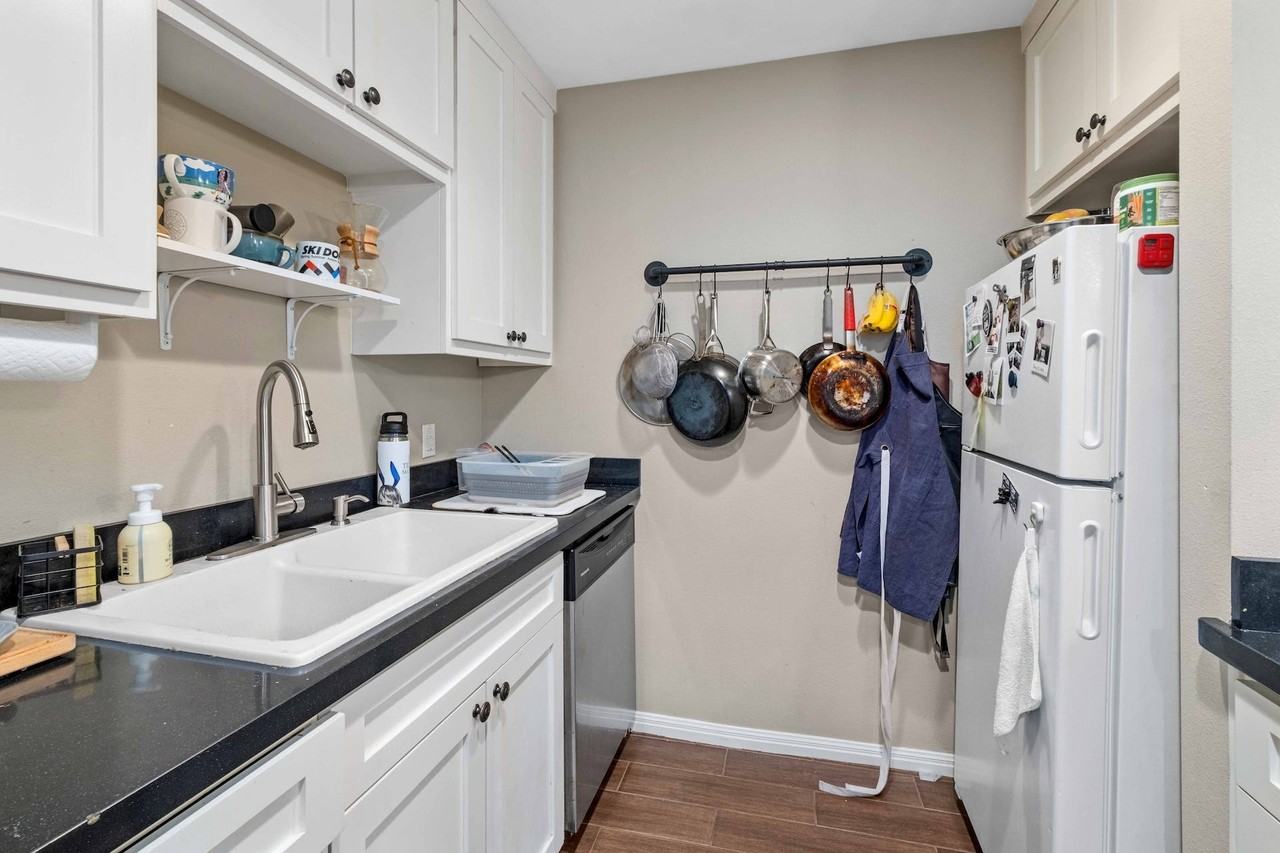 3822 Ridgelea Dr #B - Photo 7 of 14