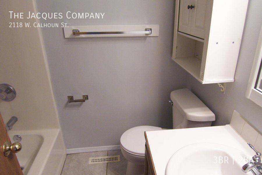 2118 W Calhoun St - Photo 2 of 11