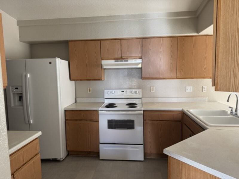 21498 E 46th Ave - Photo 2 of 13