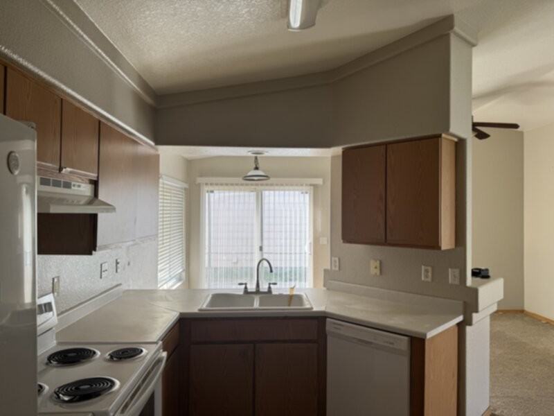 21498 E 46th Ave - Photo 3 of 13